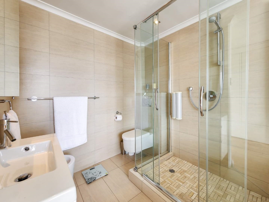 To Let 2 Bedroom Property for Rent in Green Point Western Cape